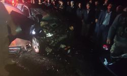 Otomobillerin çarpışmaşında 2 kişi hayatını kaybetti, 3 kişi yaralandı