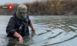 Yüksekova’da soğuk derede balık avı