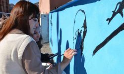 Beytüşşebap’ta öğretmenler çizdikleri resimlerle sokakları renklendiriyor