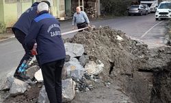 Hakkari’de mahalle yolu çöktü