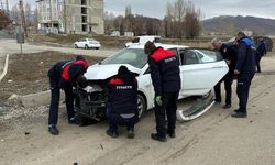 Yüksekova'da trafik kazası: 2'si ağır 3 yaralı