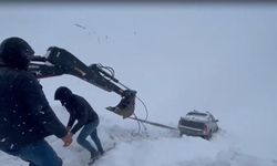 Hakkari’de yoldan çıkan araç ve içindekiler kurtarıldı