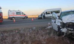 Öğretmenleri taşıyan minibüs kaza yaptı: 15 yaralı