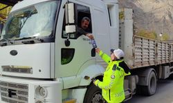 Hakkari’de kış lastiği uygulaması