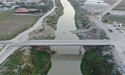 Depremde hasar alan 50 yıllık köprünün enkazı kaldırıldı