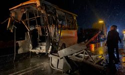 2 belediye otobüsü ile 1 karavan çarpıştı: 14 kişi yaralandı
