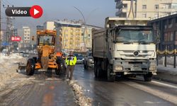 Yüksekova’da karla mücadele çalışmaları!