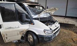 Van’da park halindeki kamyonet yandı