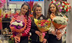 Yüksekova’daki çiçekçiler 14 Şubat’a hazır