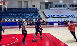 Vali Çelik, basketbol takımına destek verdi