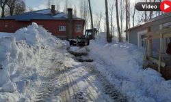 Yüksekova'da kardan kapanan köy yolları ulaşıma açıldı