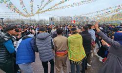 Diyarbakır’da yüzbinlerce kişi Newroz'u kutladı