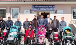Hakkari'de 10 engelli vatandaşa tekerlekli sandalye desteği