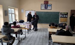 Şemdinli'de 81 çocuk giydirildi