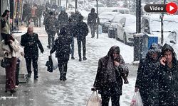 Yüksekova’da soğuk hava yerini kar yağışına bıraktı!