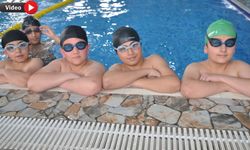 Yüksekova'da bin 500 öğrenci yüzme öğrendi