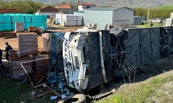 Van’a ait yolcu otobüsü şarampole yuvarlandı: 22 yaralı