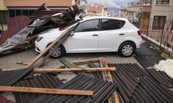 Çok sayıda il fırtınaya teslim: Çatılar uçtu, araçlar hasar gördü