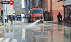 Yüksekova’da gerginliğin çıktığı sokaklar yıkanıyor