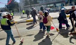 Van’da vatandaşlar sokakları temizledi