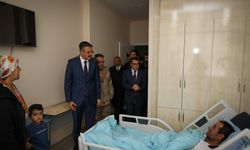 Vali Çelik, Hastanede tedavi gören vatandaşların bayramını kutladı