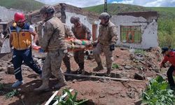 Hakkari'de jandarmadan uygulamalı deprem eğitimi