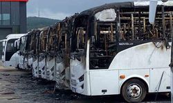 Açık otoparkta yangın: 17 araç yandı