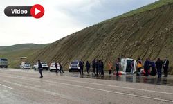 Yüksekova-Van yolunda minibüs yan yattı: 3 Yaralı