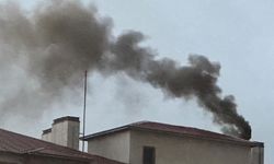 Yüksekova'da bitmeyen kış: Evlerde kaloriferler yeniden yakıldı