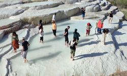 Burası Pamukkale değil Başkale travertenleri