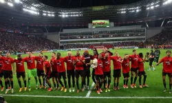 UEFA Avrupa Ligi'nde tarihi gece: Bayer Leverkusen 59 yıllık rekoru kırdı
