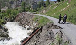 Hakkari'de bağlar alternatif yolu yeniden ulaşıma açıldı