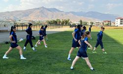 Kadın futbol takımı yeni ismi ve yeni transferleri ile çalışmalarına başladı