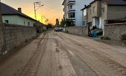 Cumhuriyet Mahallesi’nde bir yol daha asfaltlanıyor