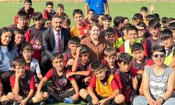 Eş Başkanlar geleceğin futbolcu adayları ile bir araya geldi