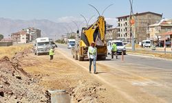 Yüksekova'da Hastane yolunda kaldırım çalışması devam ediyor