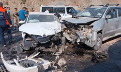 Hakkari-Çukurca karayolunda feci kaza: 1'i ağır 7 yaralı