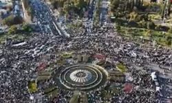 Suriyeliler, cuma namazının ardından Emevi Meydanı'na akın etti