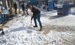 Yüksekova’da çarşı esnafı kolları sıvadı