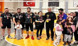 Yüksekova da öğretmenler arası  voleybol turnuvasının şampiyonu belli oldu