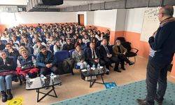 Yüksekovalı Akademisyen Atmaca, paylaştığı bilgilerle gençlere ilham kaynağı oldu
