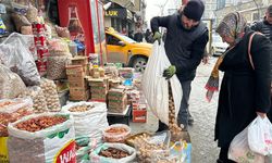Yüksekova’da tezgahlar Ramazan ürünleri ile süslendi