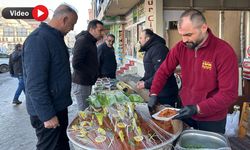 Ramazan ayının vazgeçilmezi çiğ köfte tezgahlardaki yerini aldı