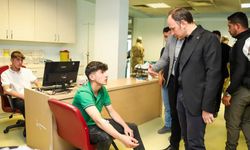 Şemdinli Kaymakamı Akpınar, Kazada Yaralananları  Hastanede Ziyaret Etti