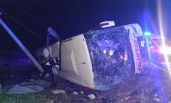 Van’da yolcu otobüsü devrildi: 28 yaralı
