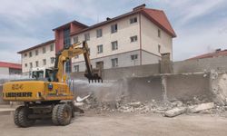 Yüksekova’da Metruk Yapılar Tek Tek Yıkılıyor