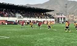 Yüksekova Belediyespor, Üzümkıranspor’u Penaltılarla Geçerek Play-Off’ta Turladı