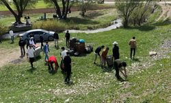Yüksekova’da öğretmen ve öğrencilerden örnek davranış