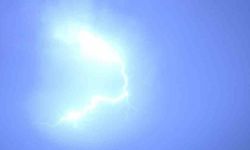 Yüksekova’da şimşekler görsel şölen sundu