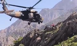 Hakkari’de Dağda Kayıp Yaşlı Adam Helikopterle Kurtarıldı